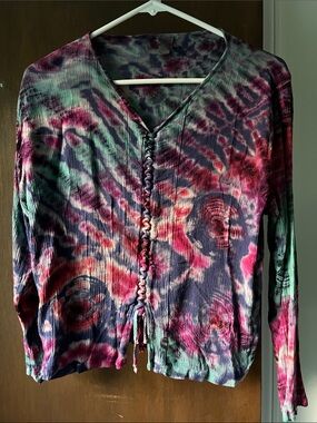 Ribbed Tie-Dye Long Sleeve Blouse with cinch in front